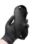 Venda sensual para os olhos em tecido macio, ideal para fetiches e jogos de dominação – Dominatrixxx.