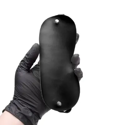 Venda sensual para os olhos em tecido macio, ideal para fetiches e jogos de dominação – Dominatrixxx.